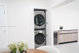 6236 SW 11th St in West Miami, FL - Building Photo - Building Photo