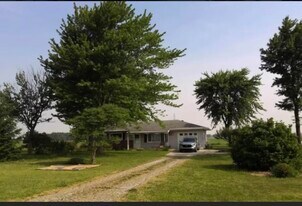 4610 S County Line Rd W in Yoder, IN - Building Photo