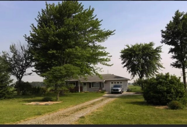 4610 S County Line Rd W in Yoder, IN - Building Photo