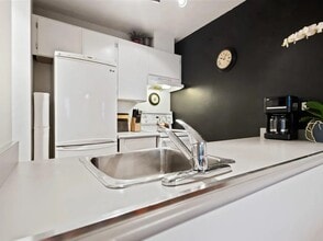 1080 Pacific St in Vancouver, BC - Building Photo - Building Photo