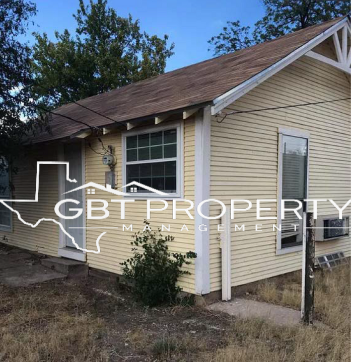 1202 Runnels St in Big Spring, TX - Building Photo