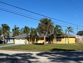 2351 SE Maize St in Port St. Lucie, FL - Building Photo - Building Photo