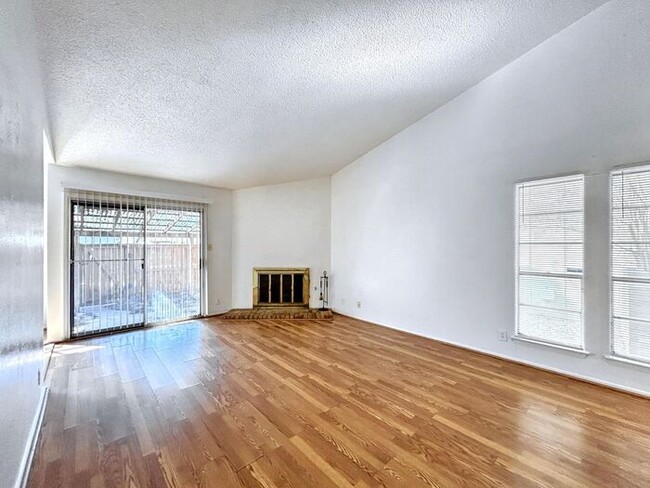 1405 W Braker Ln in Austin, TX - Building Photo - Building Photo