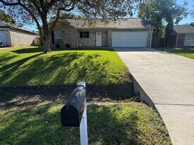 13355 Lake Breeze Ln in Willis, TX - Building Photo