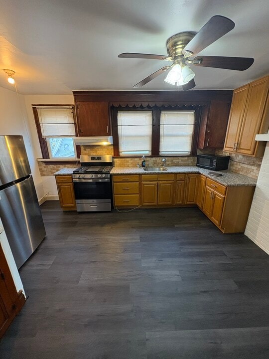 56 Chapman Pl, Unit 2 in Irvington, NJ - Building Photo