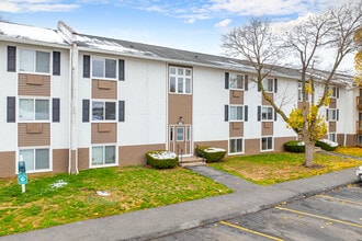 Wedgewood West in Rochester, NY - Building Photo - Building Photo