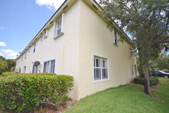 13400 Georgian Ct in Wellington, FL - Building Photo - Building Photo