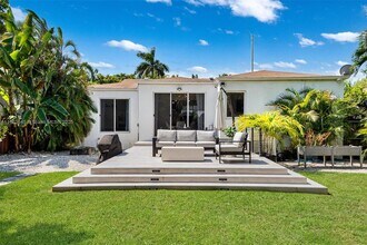 945 NE 82nd St in Miami, FL - Building Photo - Building Photo