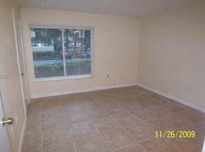 2400 NW 33rd St, Unit 1104 in Oakland Park, FL - Building Photo - Building Photo