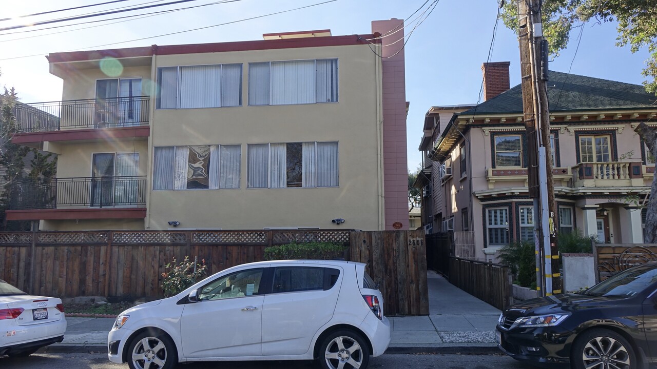 2606 Benvenue Ave in Berkeley, CA - Building Photo