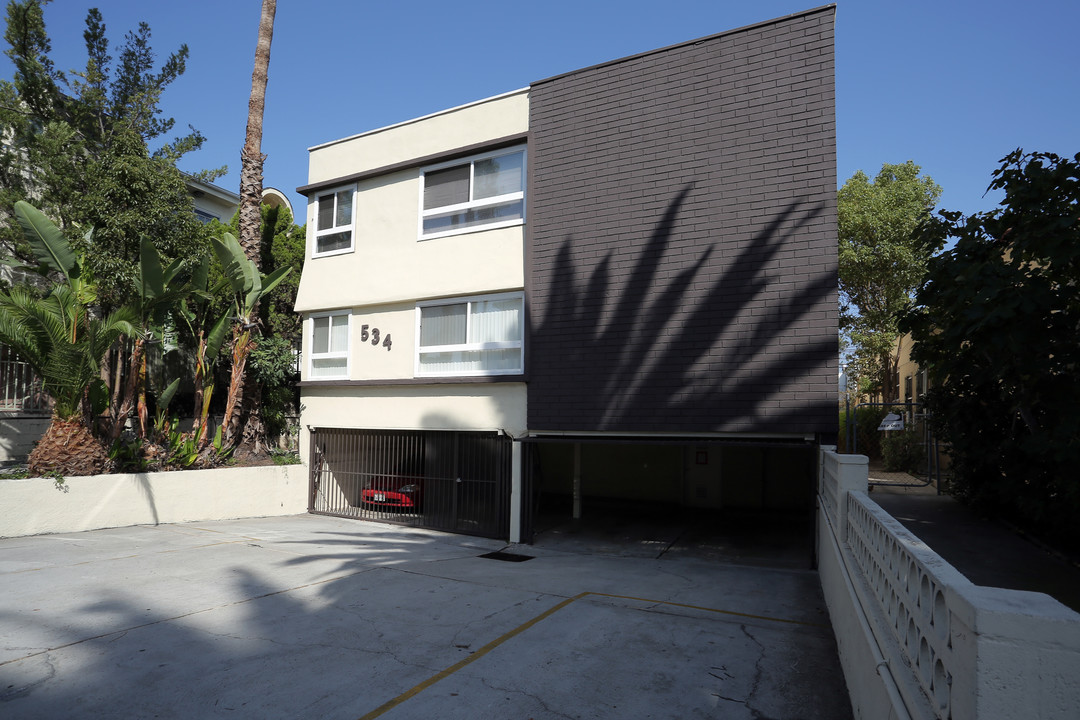 534 N Hayworth Ave in Los Angeles, CA - Building Photo