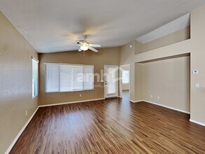 2037 N 107th Dr in Avondale, AZ - Foto de edificio - Building Photo