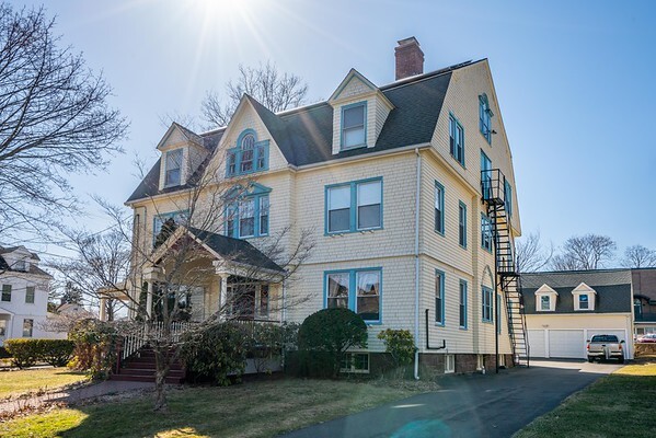 31 S Highland St in West Hartford, CT - Building Photo