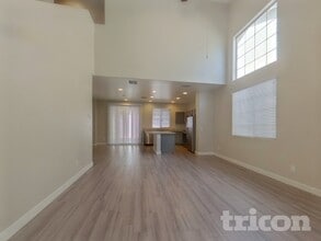 2638 E Danbury Rd in Phoenix, AZ - Foto de edificio - Building Photo