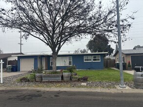 1018 Badgley Dr in Modesto, CA - Building Photo - Building Photo