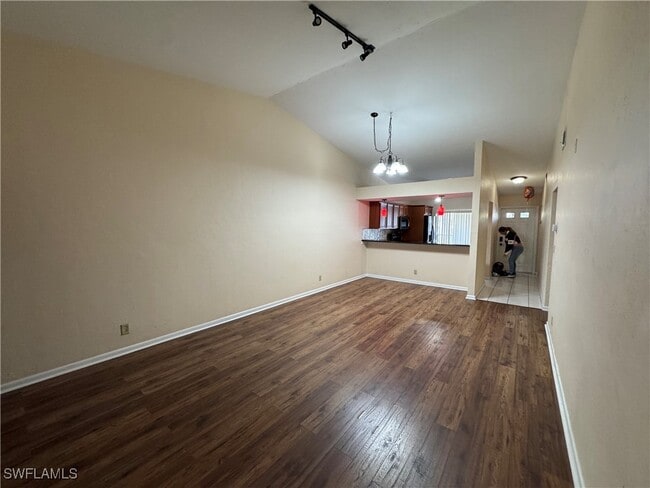 4070 Looking Glass Ln