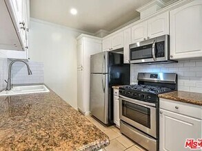 1112 N Olive Dr in West Hollywood, CA - Building Photo - Building Photo