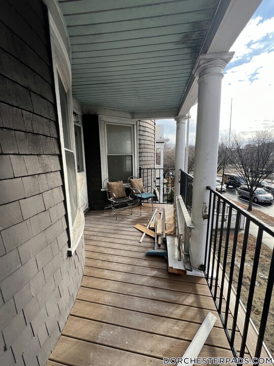 716 Columbia Rd in Boston, MA - Building Photo