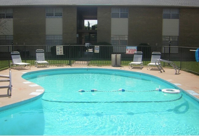 Trinity Place Apartments in Del City, OK - Foto de edificio - Building Photo