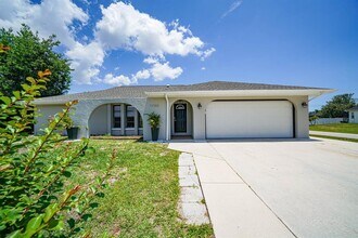 11285 Oceanspray Blvd in Englewood, FL - Building Photo - Building Photo