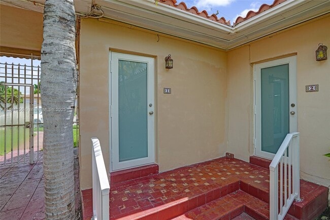 2160 Bay Dr in Miami Beach, FL - Foto de edificio - Building Photo