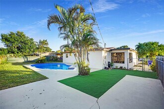 3613 SW 1st St in Fort Lauderdale, FL - Building Photo - Building Photo