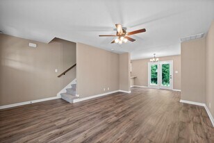 1197 Cottonwood Dr in Clarksville, TN - Building Photo