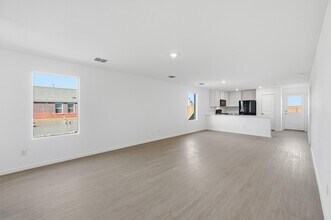 2040 Shady Oaks Dr in Ennis, TX - Building Photo - Building Photo