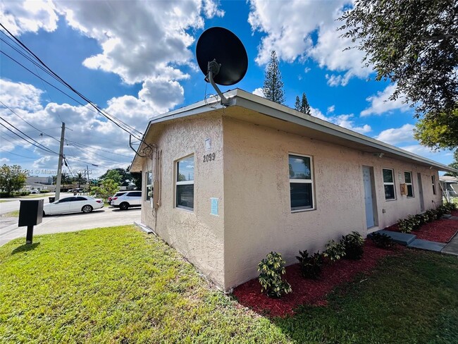 2099 NW 26th Ave in Fort Lauderdale, FL - Building Photo - Building Photo