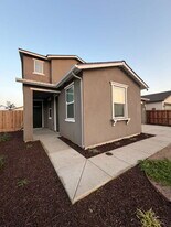 42 Blueberry Ln in Merced, CA - Building Photo