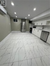 2 Austin Hewitt St in Kitchener, ON - Building Photo - Building Photo