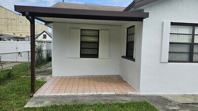 421 Ardmore Rd in West Palm Beach, FL - Building Photo - Building Photo