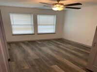 8111 Corinth St photo'