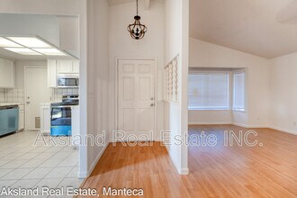 15046 Cambridge Dr in Lathrop, CA - Building Photo - Building Photo