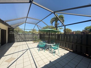 1433 Captains Walk in Fort Pierce, FL - Foto de edificio - Building Photo