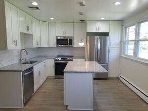 917 S Chester Rd, Unit Main House in West Chester, PA - Building Photo - Building Photo