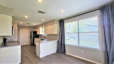 4606 Mandalay Dr in Arlington, TX - Foto de edificio - Building Photo