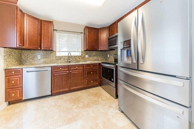 1335 SW 48th Terrace in Deerfield Beach, FL - Building Photo - Building Photo