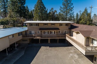 Pacific Pines Apartments in Placerville, CA - Foto de edificio - Building Photo