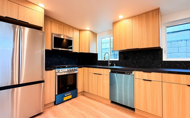 546 W Ash Ave, Unit Unit A in Fullerton, CA - Building Photo - Building Photo