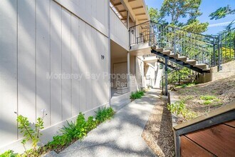 250 Forest Ridge Rd in Monterey, CA - Foto de edificio - Building Photo