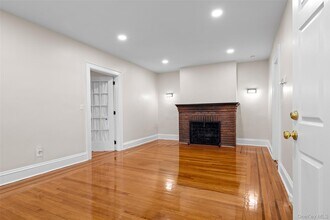 78 Violet Ave in Floral Park, NY - Foto de edificio - Building Photo