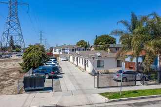 9003 Dudlext Ave in South Gate, CA - Building Photo - Building Photo