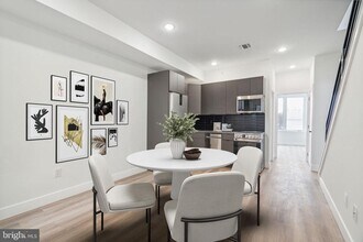 2330 Frankford Ave in Philadelphia, PA - Building Photo - Building Photo