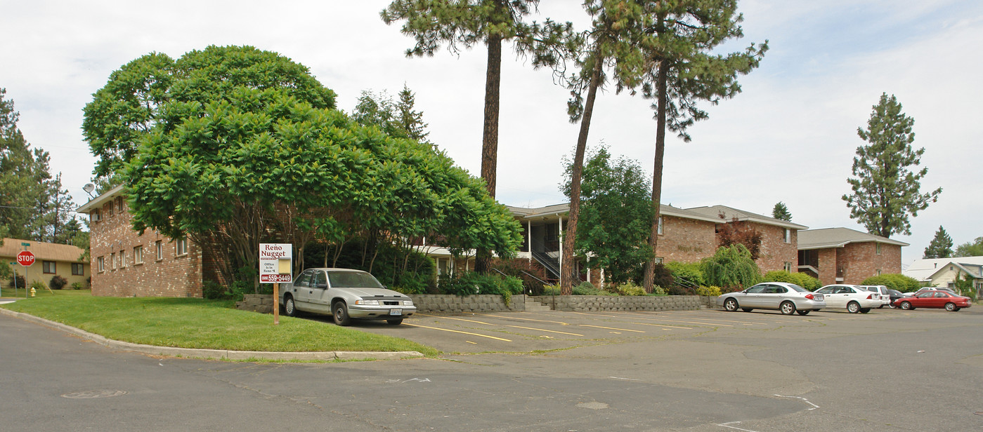 Eagle&#39;s Landing in Cheney, WA - Foto de edificio