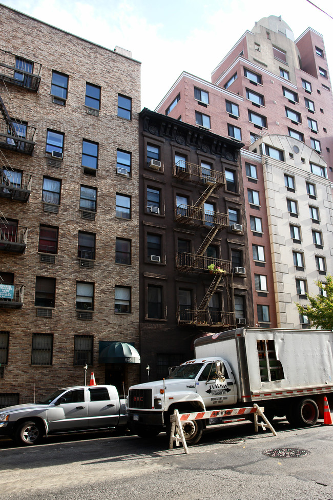 523 W 49th St in New York, NY - Foto de edificio - Building Photo