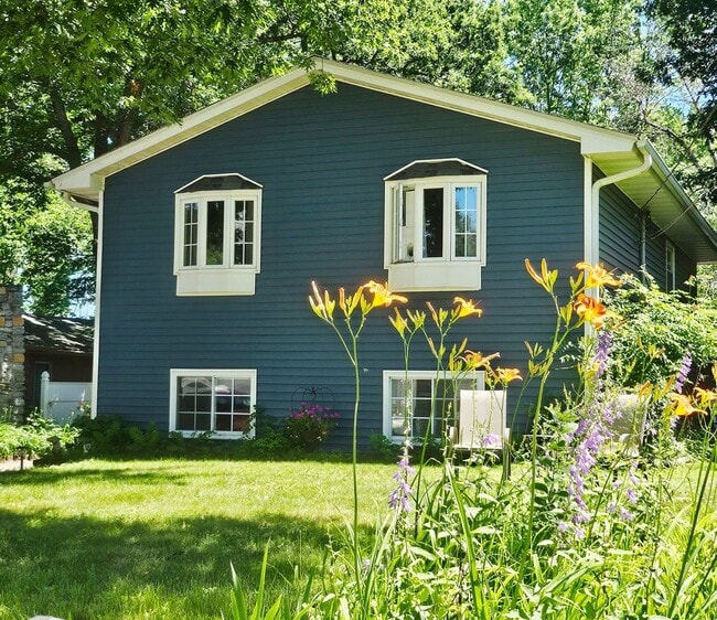 property at 5786 Lake Ave
