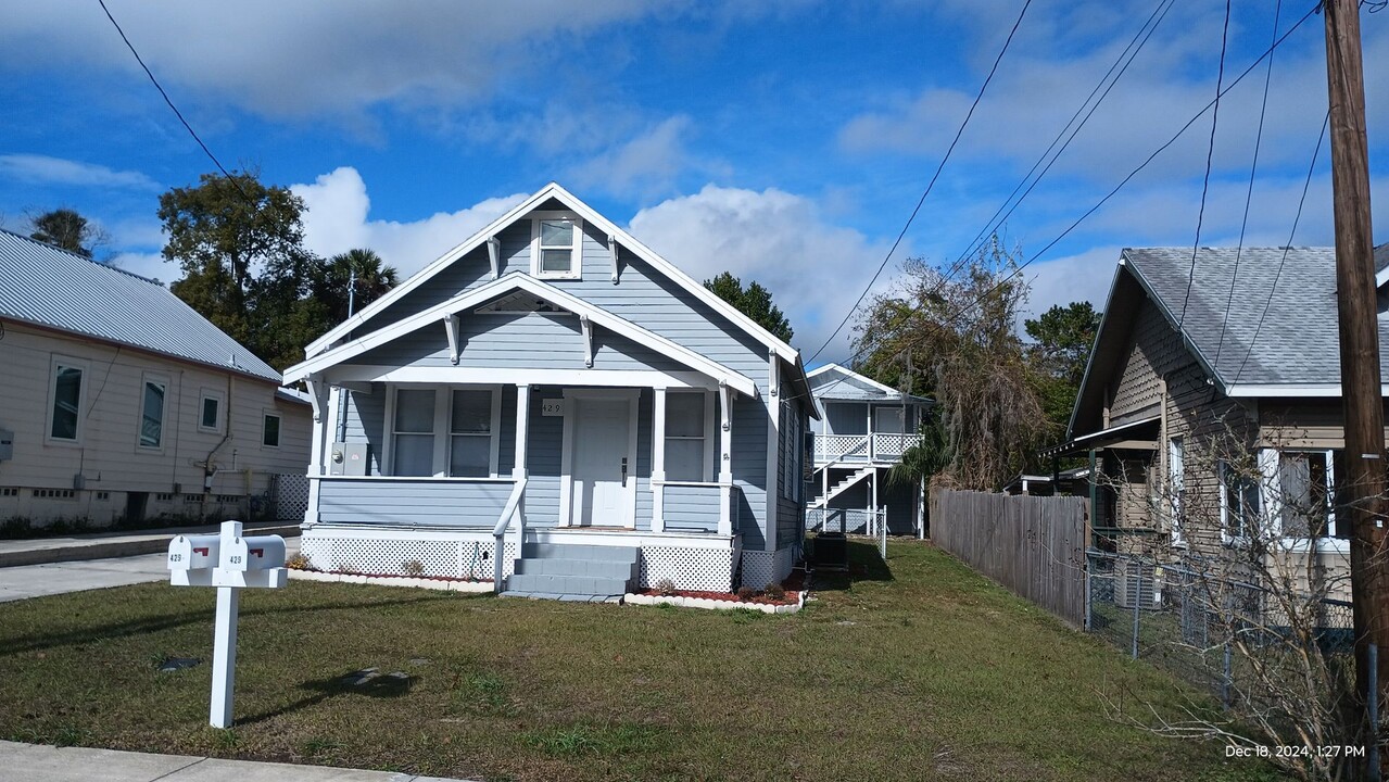 429 W Wisconsin Ave in DeLand, FL - Building Photo