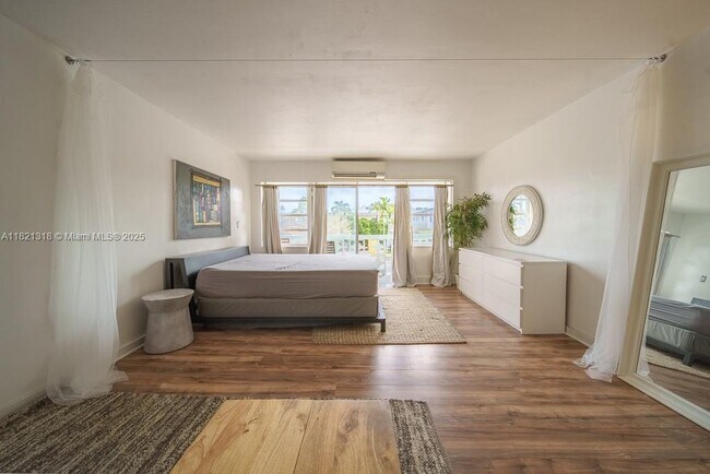 1100 11th St in Miami Beach, FL - Building Photo - Building Photo