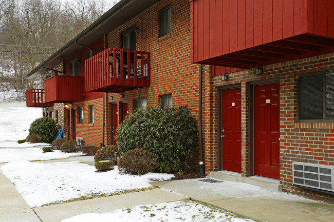 Hunter Gardens Apartments in Verona, PA - Building Photo - Building Photo